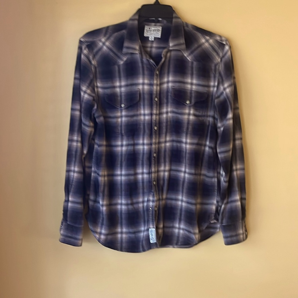 Sz  M Lucky Brand button down shirt, w/pearl snap buttons.